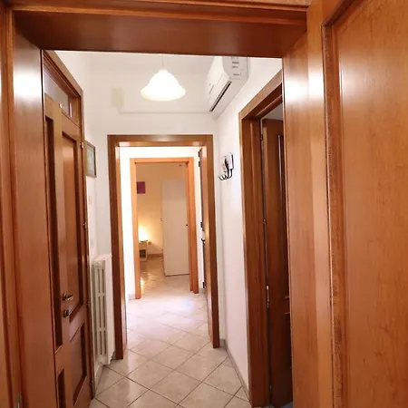 Central With Wi-fi, Air Conditioning And Balcony; Pets Allowed Apartament Otranto
